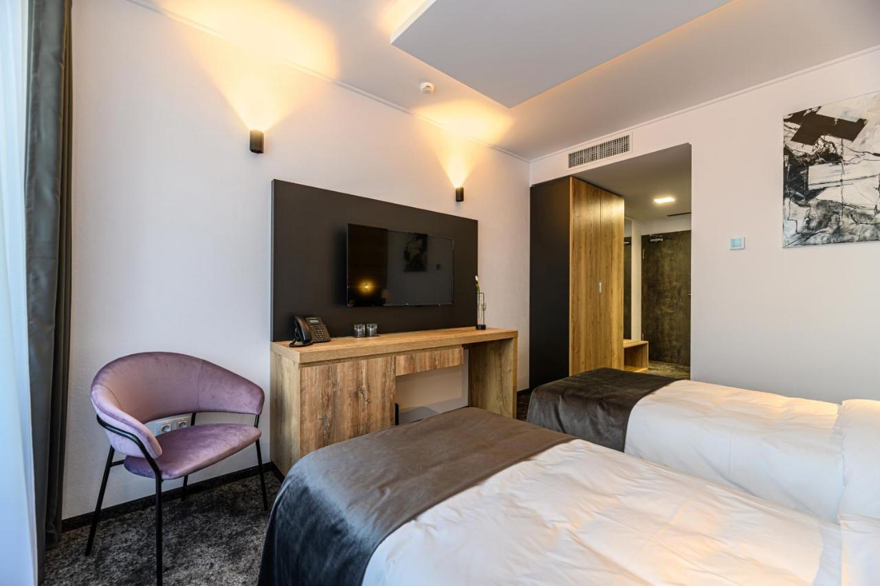 B The Hotel Sfântu-Gheorghe Buitenkant foto