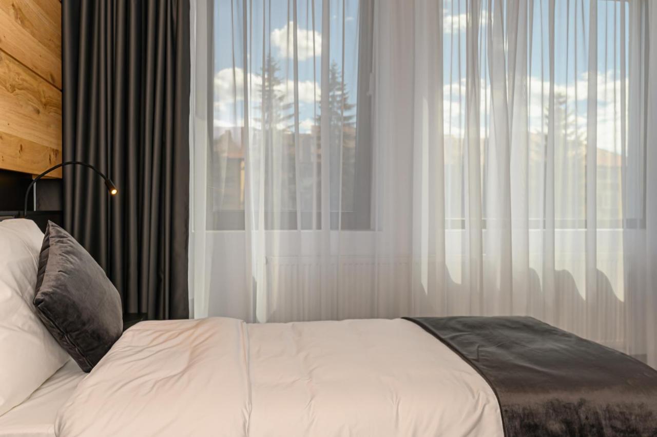 B The Hotel Sfântu-Gheorghe Buitenkant foto